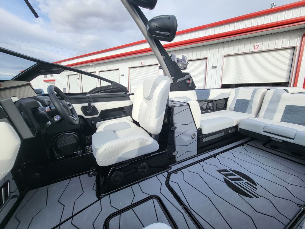 2025 Malibu Boats 24 MXZ Icon