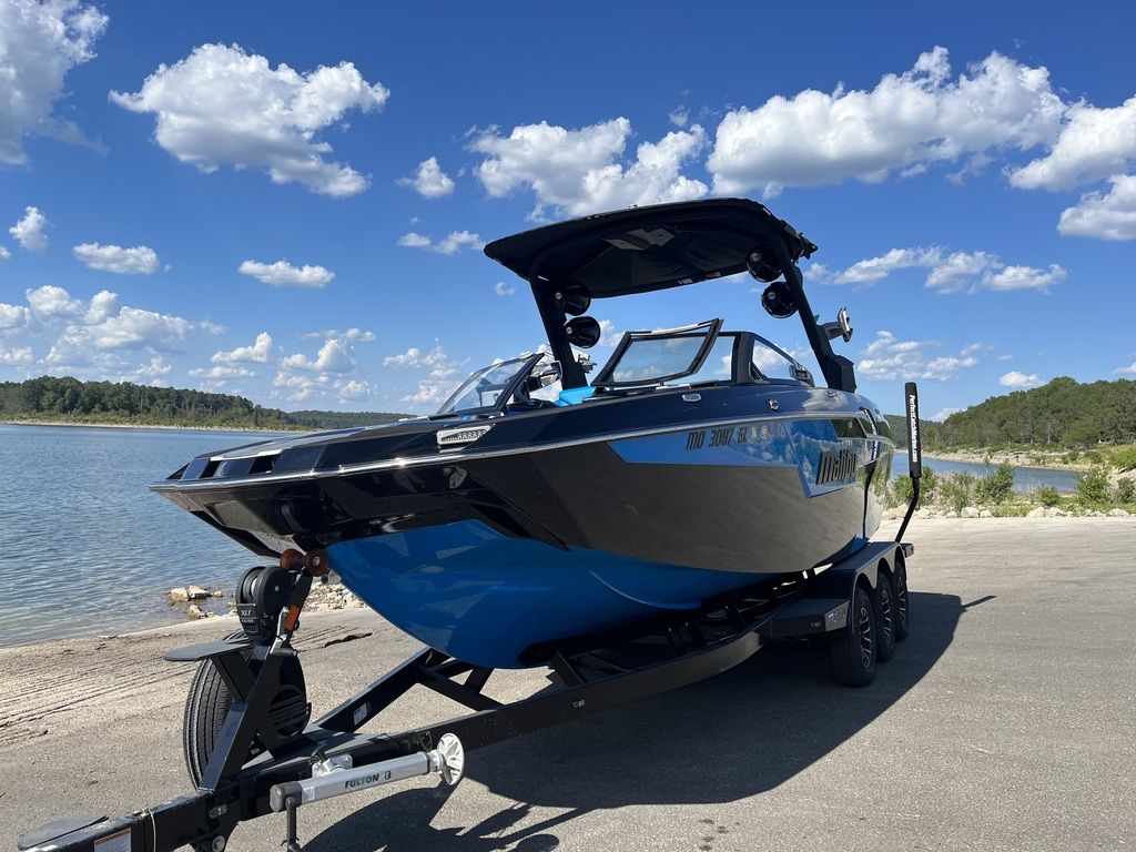2020 Malibu Boats M240