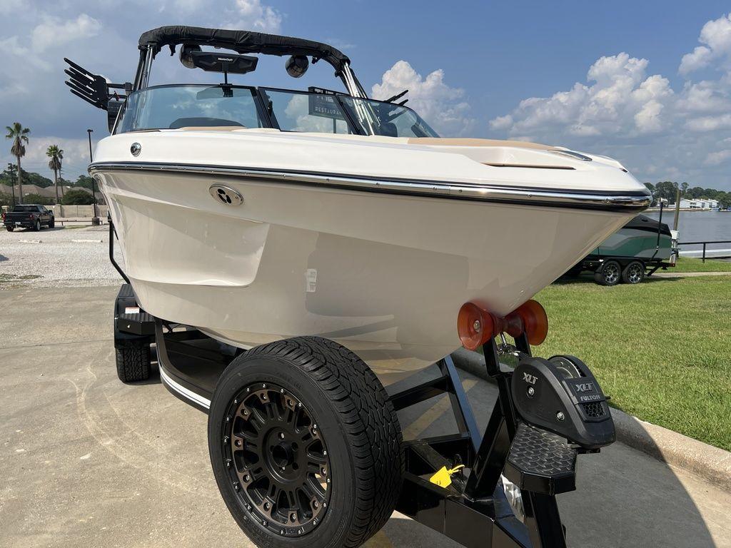 2023 MasterCraft XT23