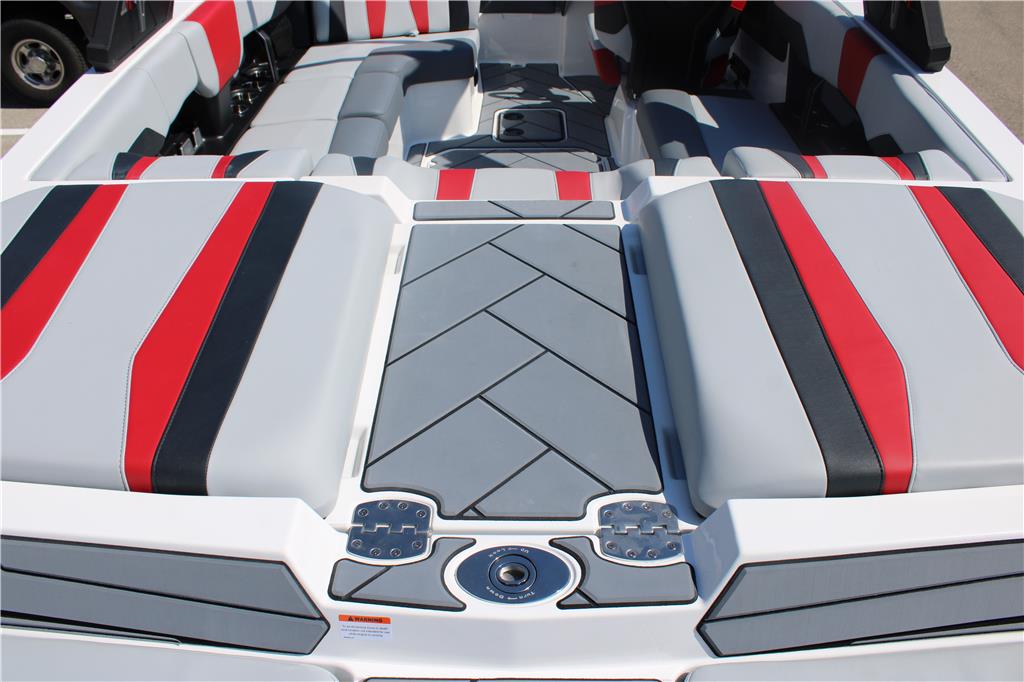 2023 Malibu 22 LSV