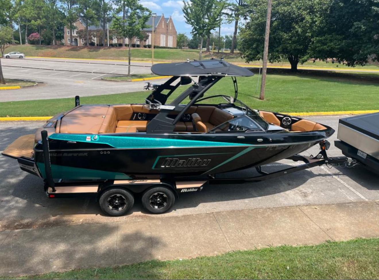 2019 Malibu 23 LSV