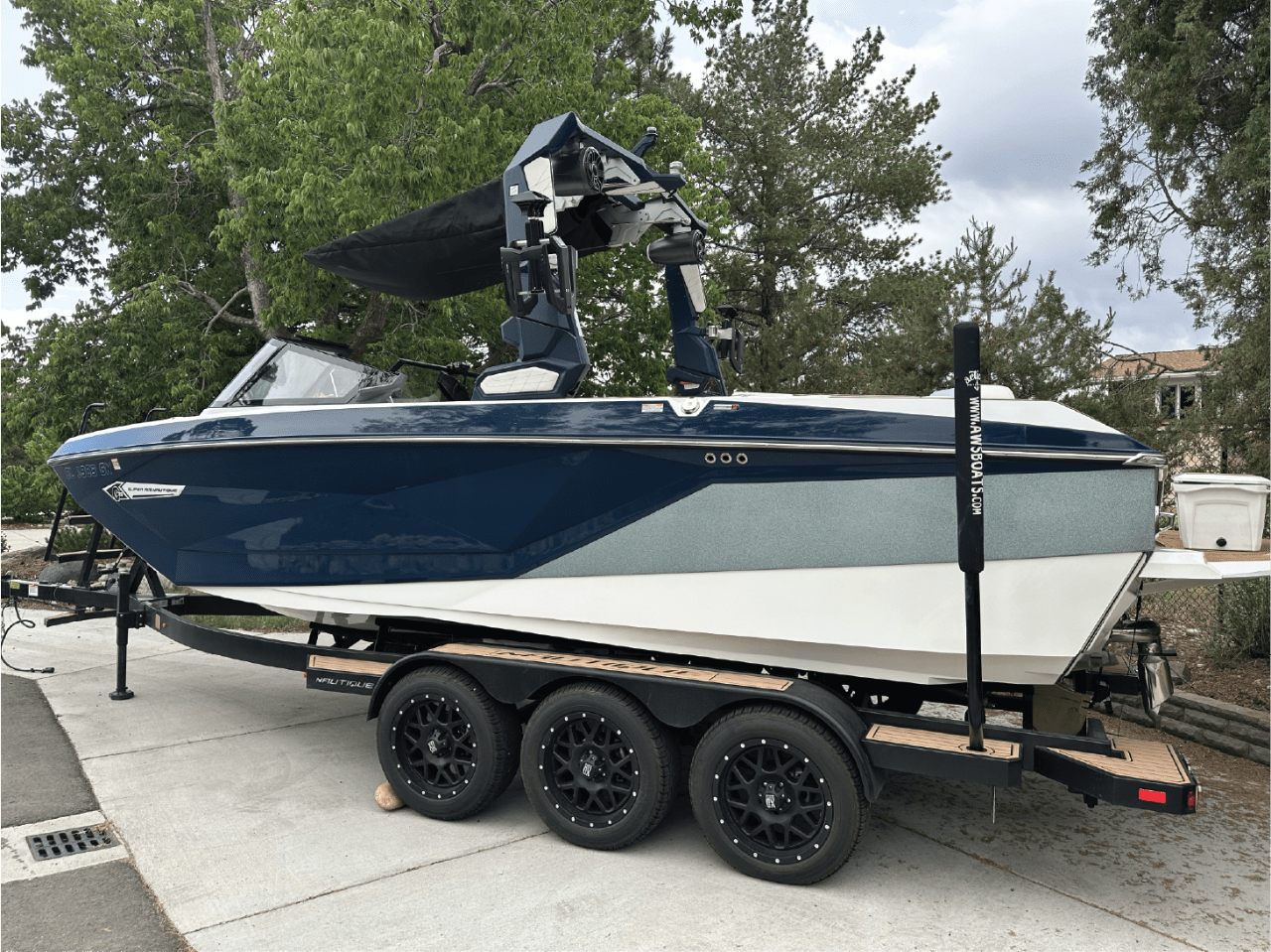 2022 Nautique G23 -55 hours,Thruster!, Original owner