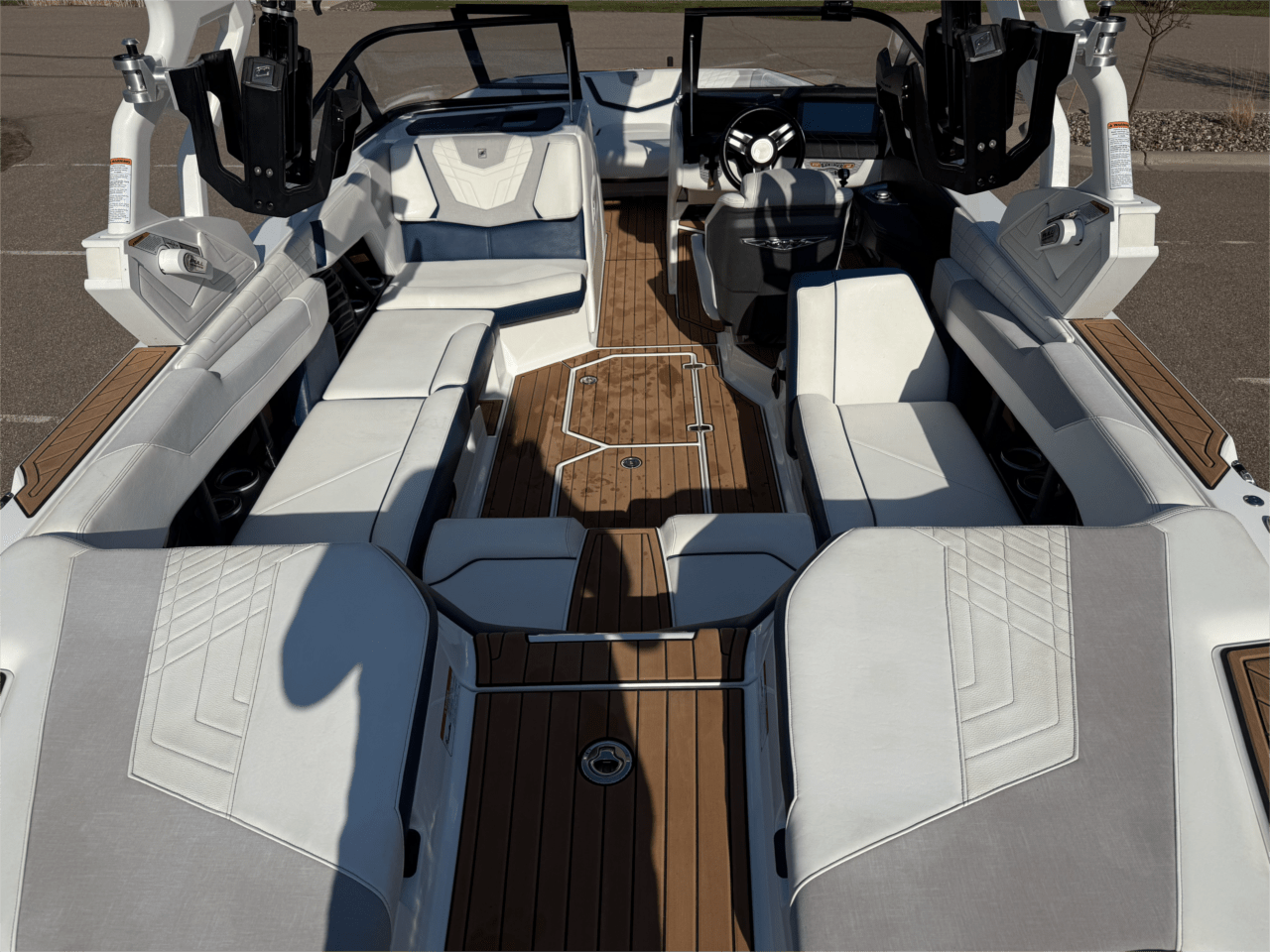 2021 Nautique G23 – Loaded – Spotless