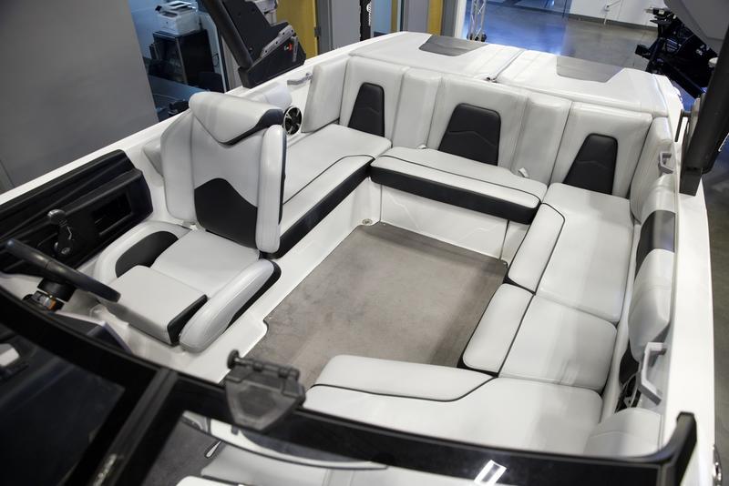 2021 Malibu 21 MLX