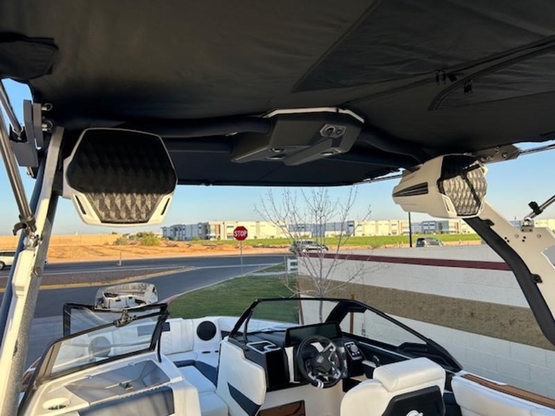 2025 Malibu 24 MXZ