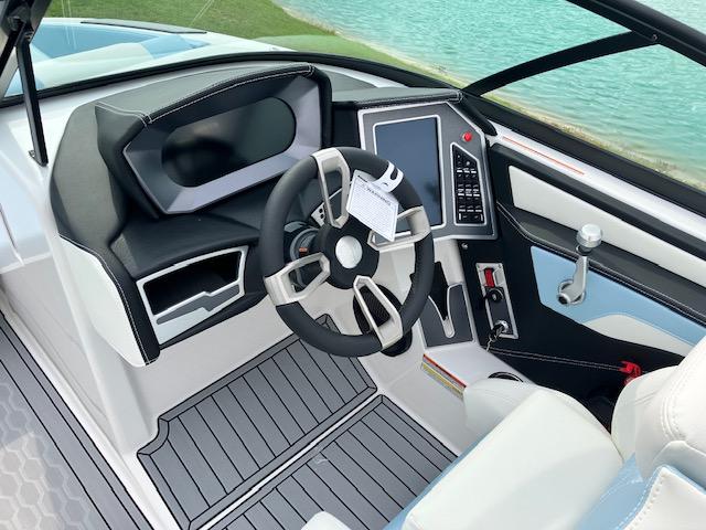 2024 MasterCraft XT22T