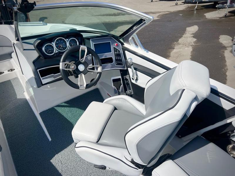 2019 MasterCraft XT21