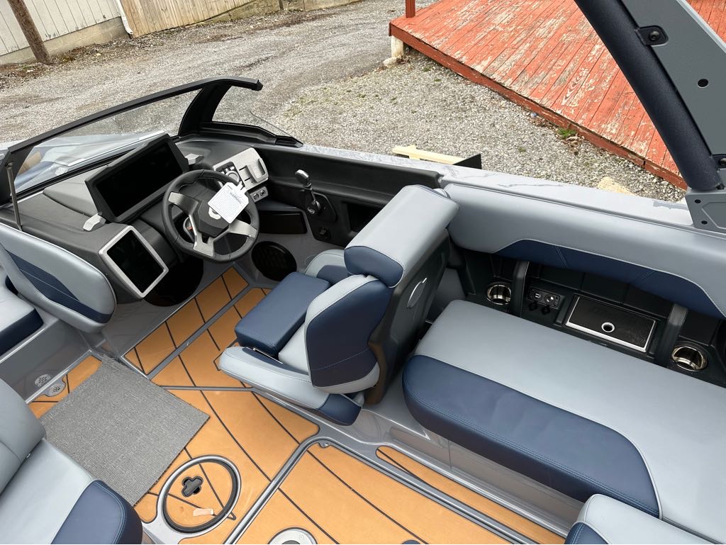 2023 Malibu Boats 20 VTX