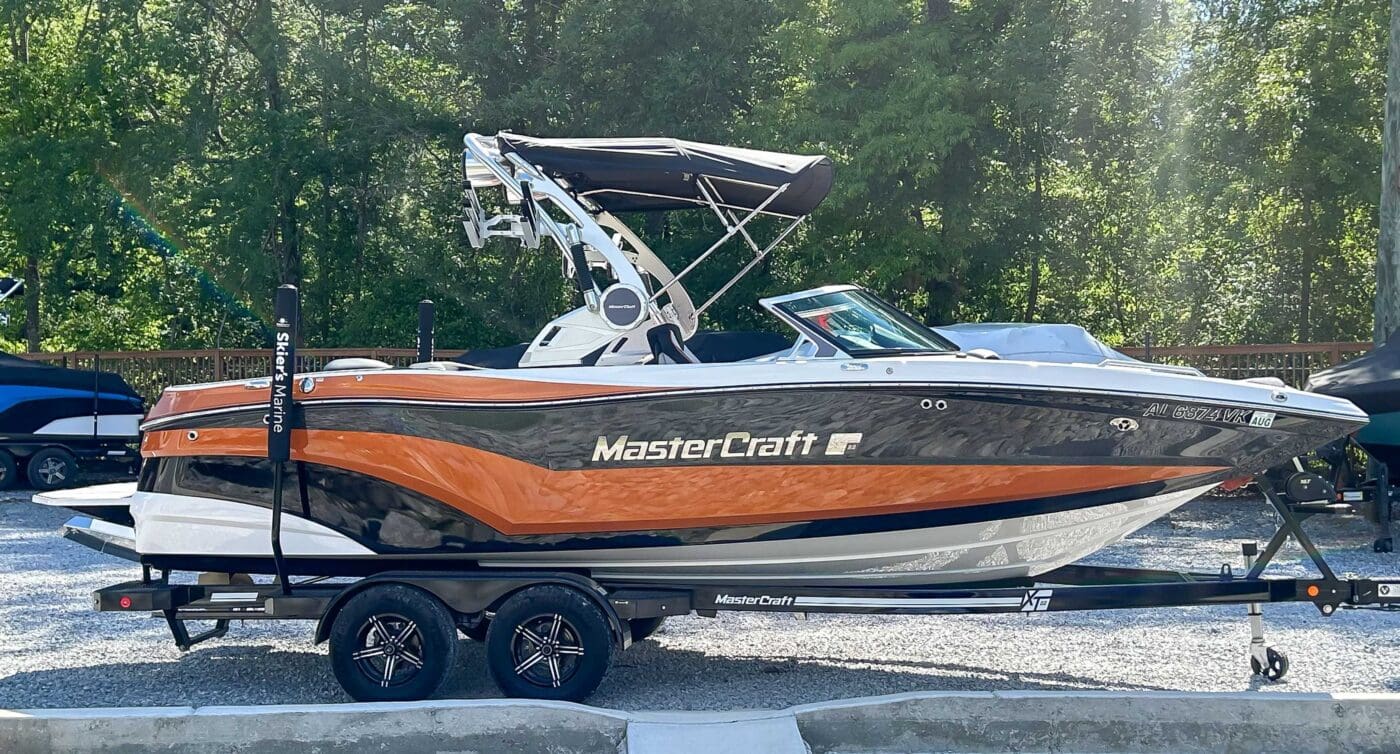 2021 MasterCraft XT22