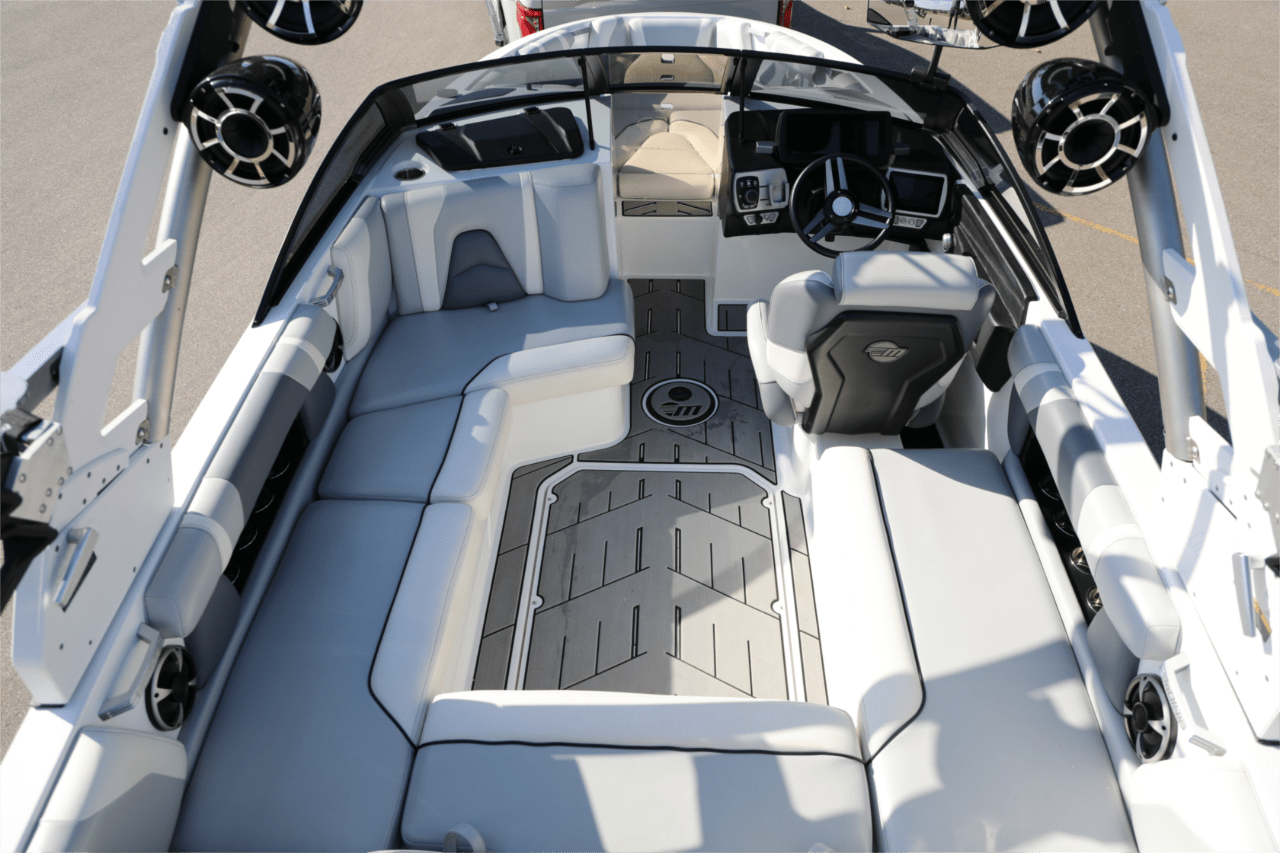 2019 Malibu 21 VLX Wakesetter – New Arrival!!!
