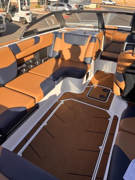 2023 Malibu M220