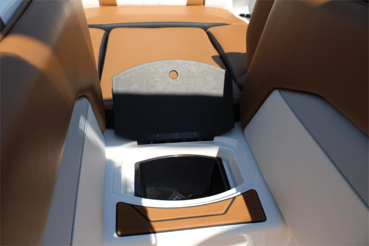 2025 Malibu 21 LX