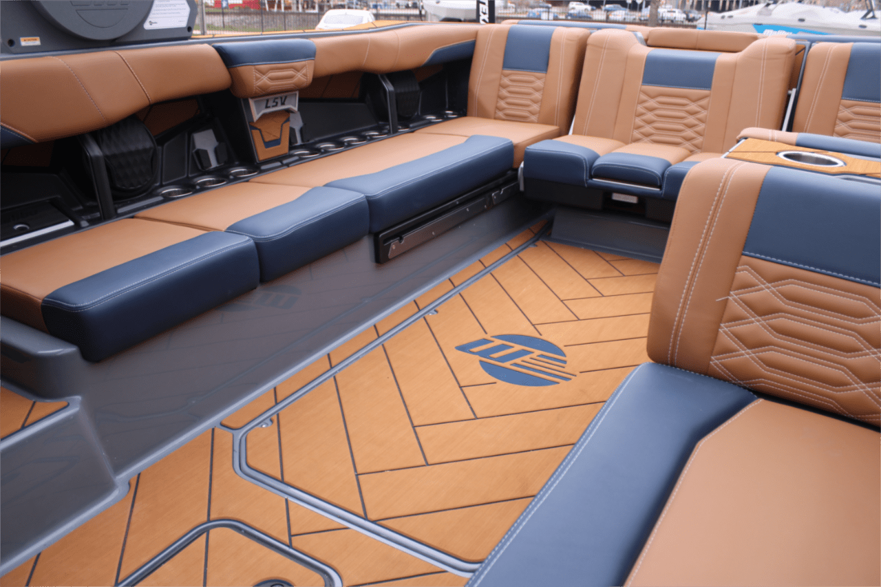 2025 Malibu 26 LSV