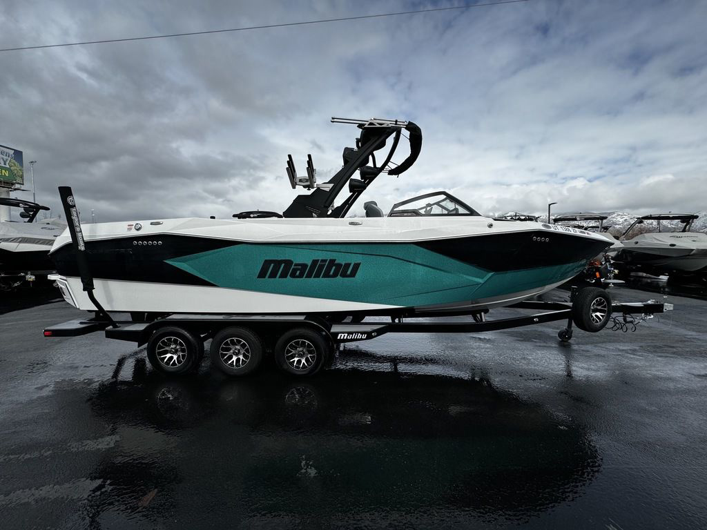 2023 Malibu 26 LSV
