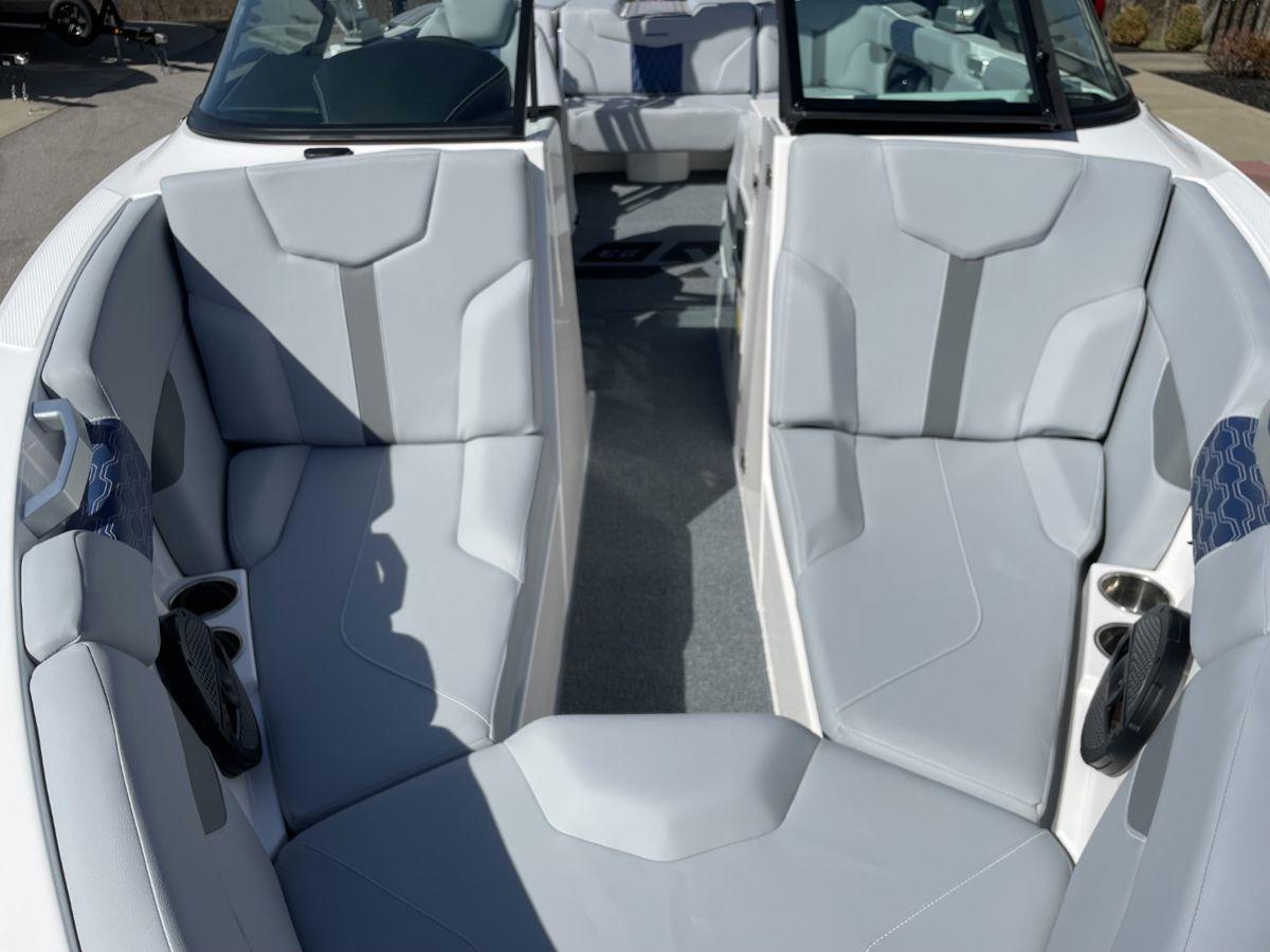 2023 MasterCraft XT23