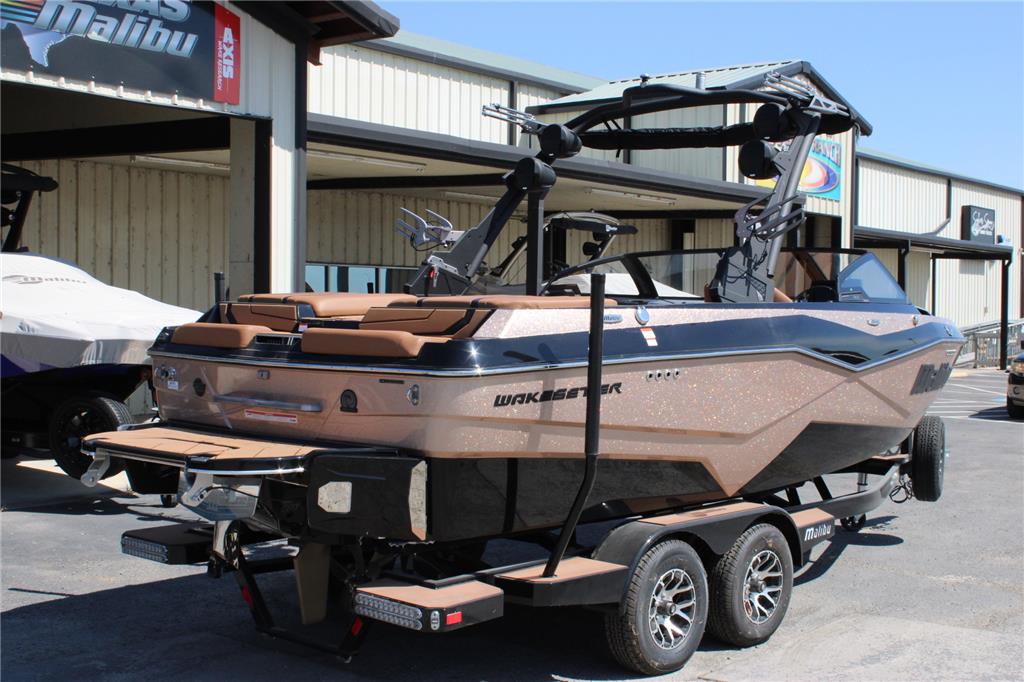 2023 Malibu 22 LSV