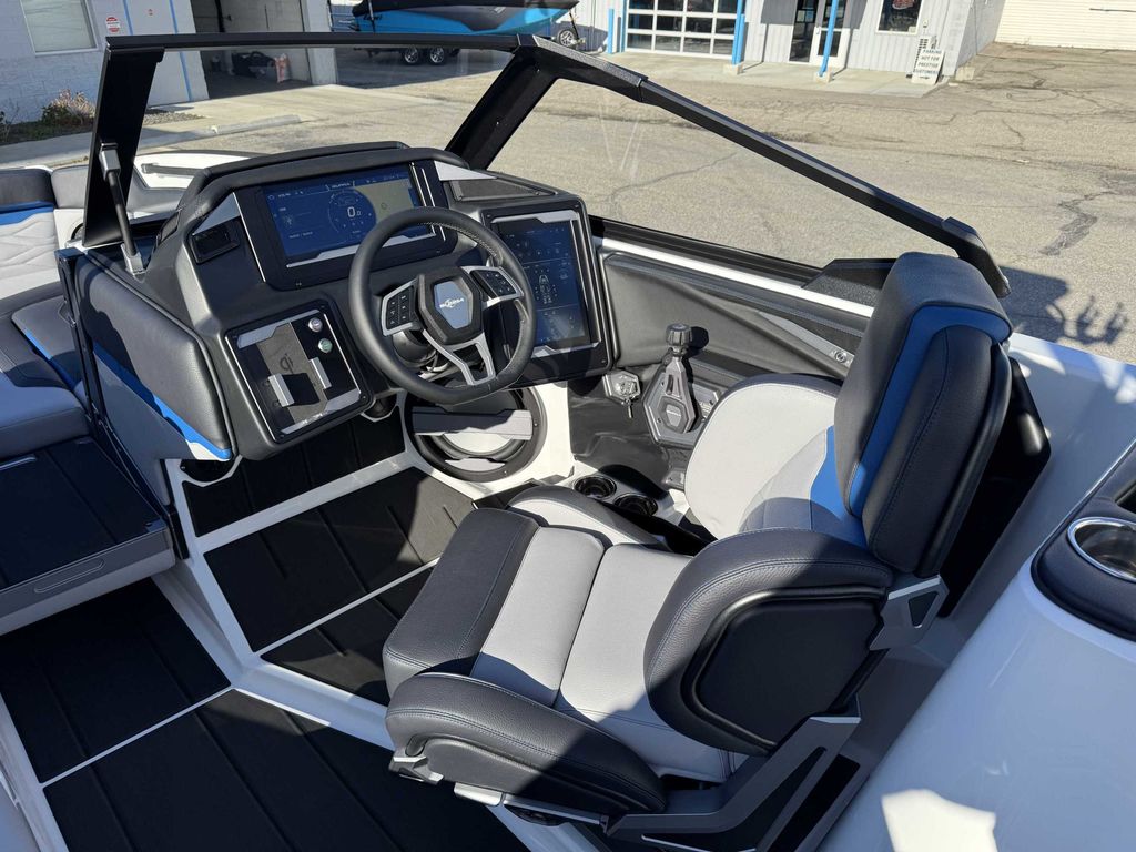 2025 SUPRA SE