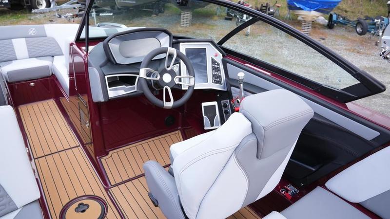 New 2023 MasterCraft X24