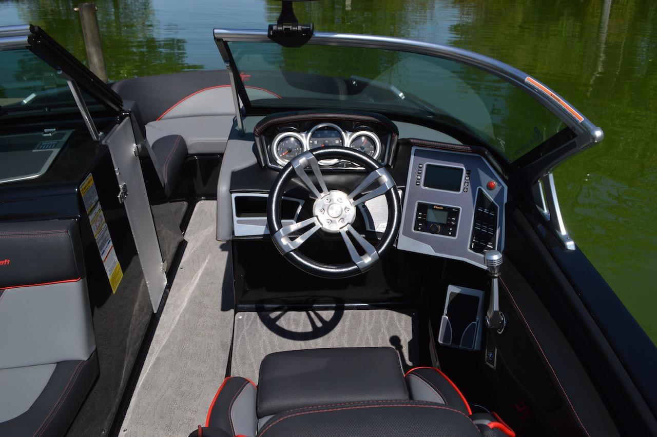 Mastercraft XT20 | 2019 | Gen2 Surf System, Cool Feel Vinyl