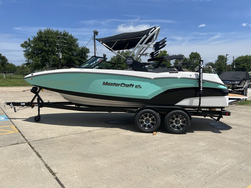 2023 MasterCraft NXT22