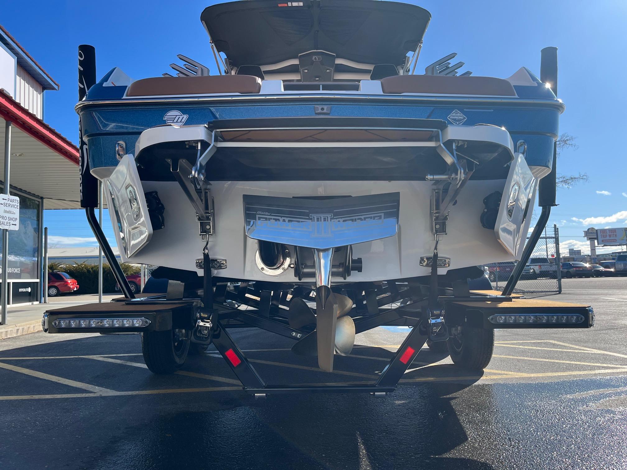 2025 Malibu 25 LSV