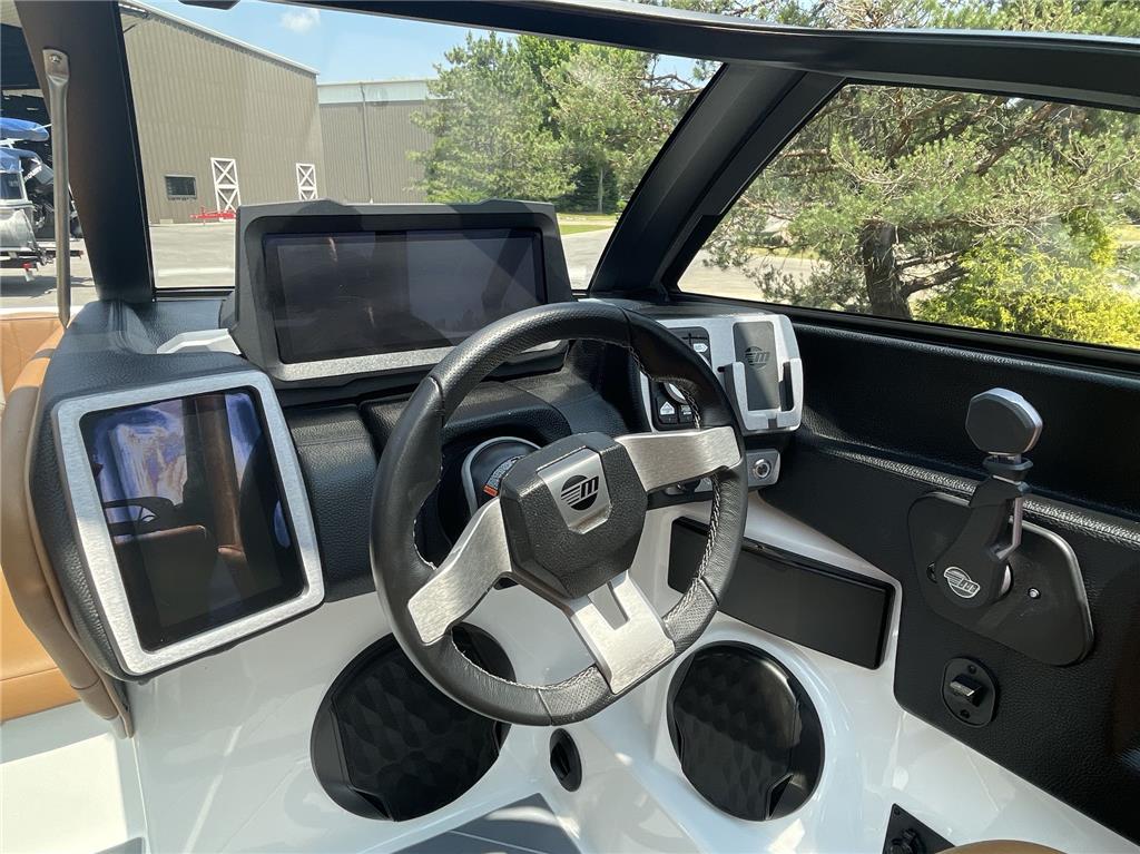 2023 Malibu 22 LSV