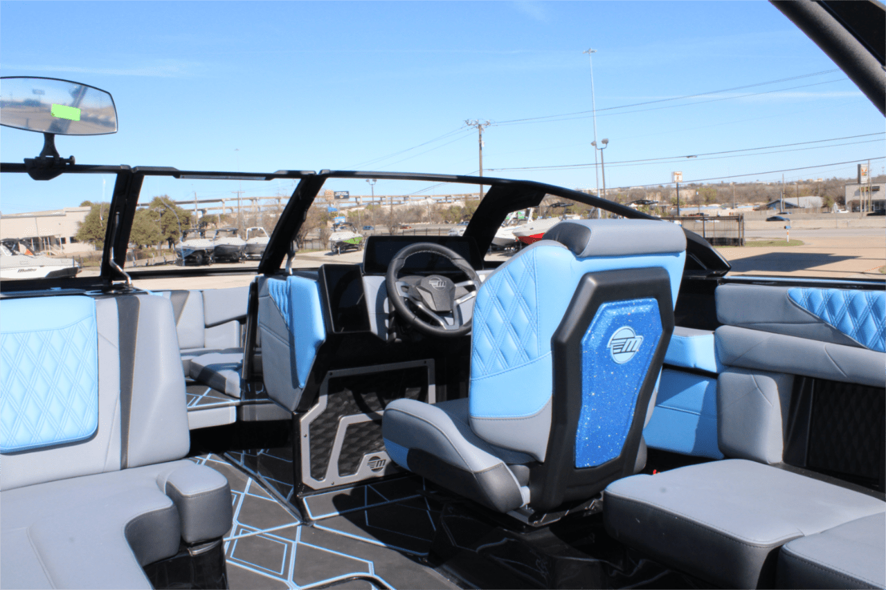 2025 Malibu M230
