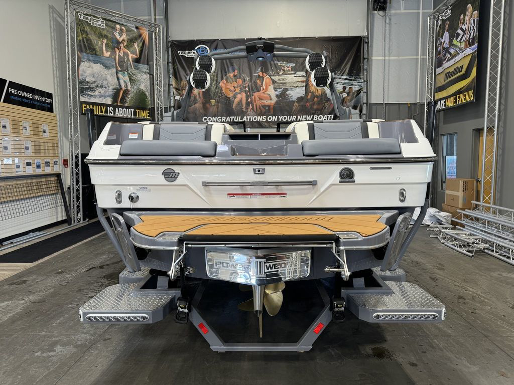 2024 Malibu 23 LSV
