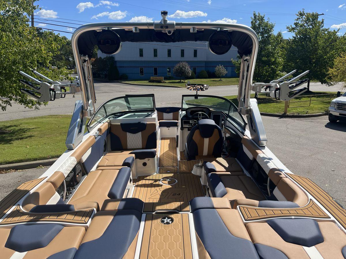 2023 MasterCraft XT24