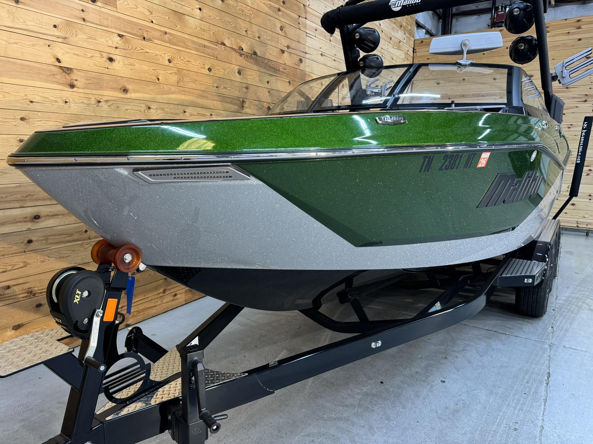 2023 Malibu 25 LSV **LOADED w/ ONLY 50 HOURS**