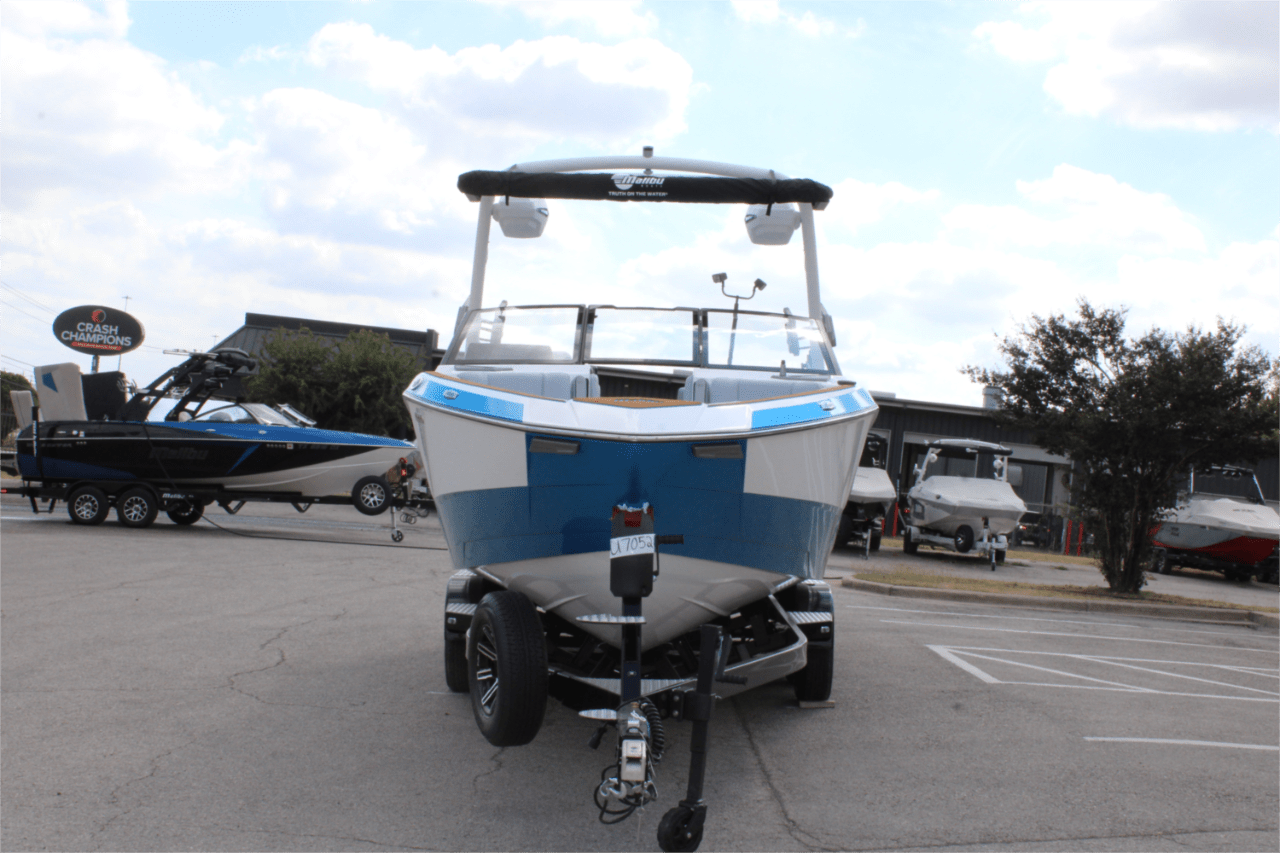 2025 Malibu 26 LSV