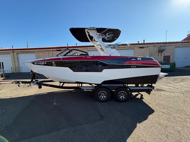 2021 Malibu M220 w Trailer