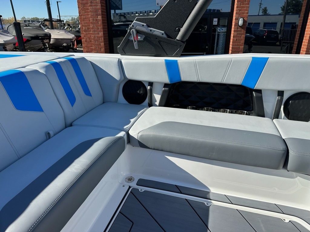 2025 Malibu Boats 21 LX