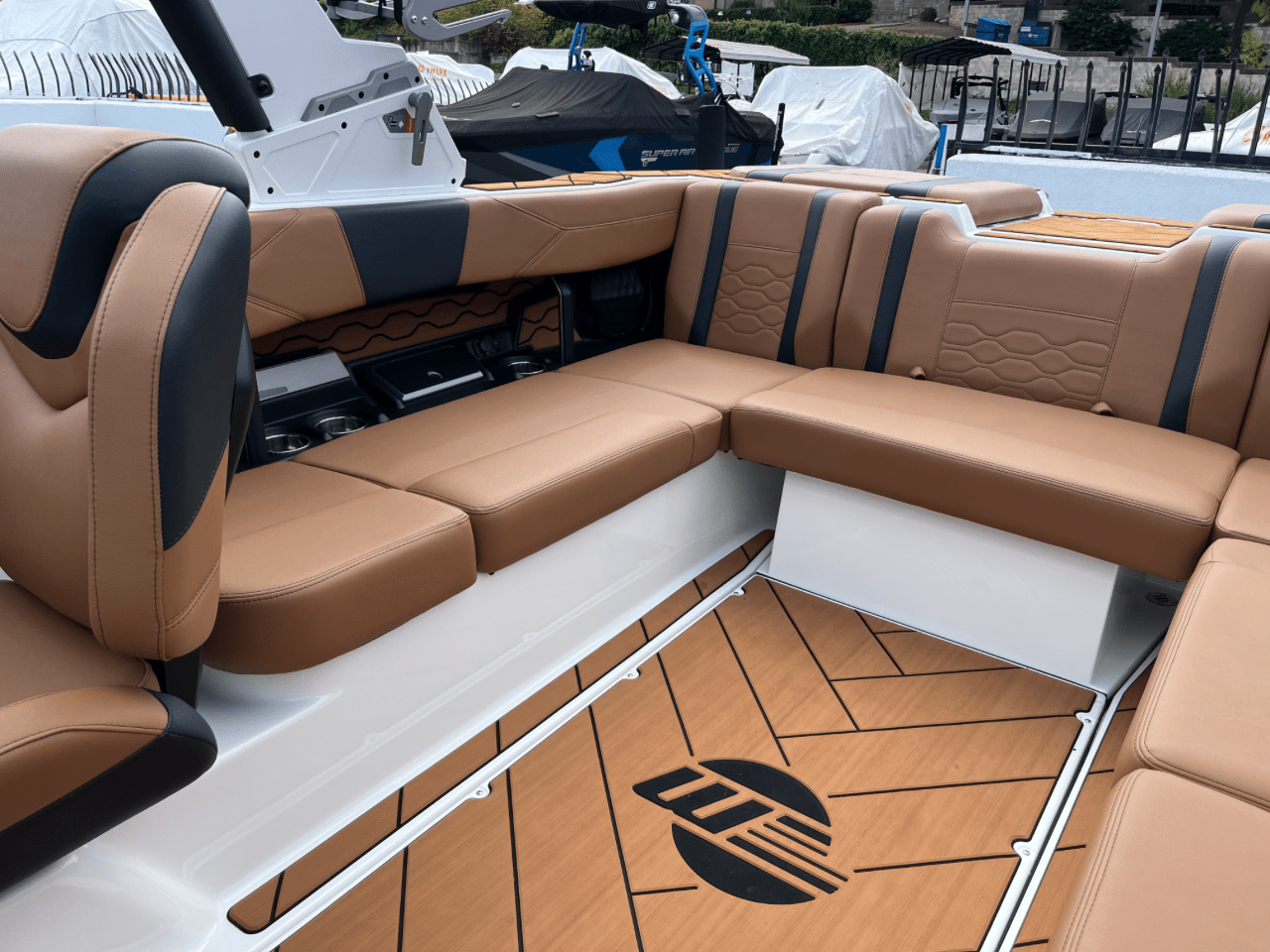 2025 Malibu 23 LSV