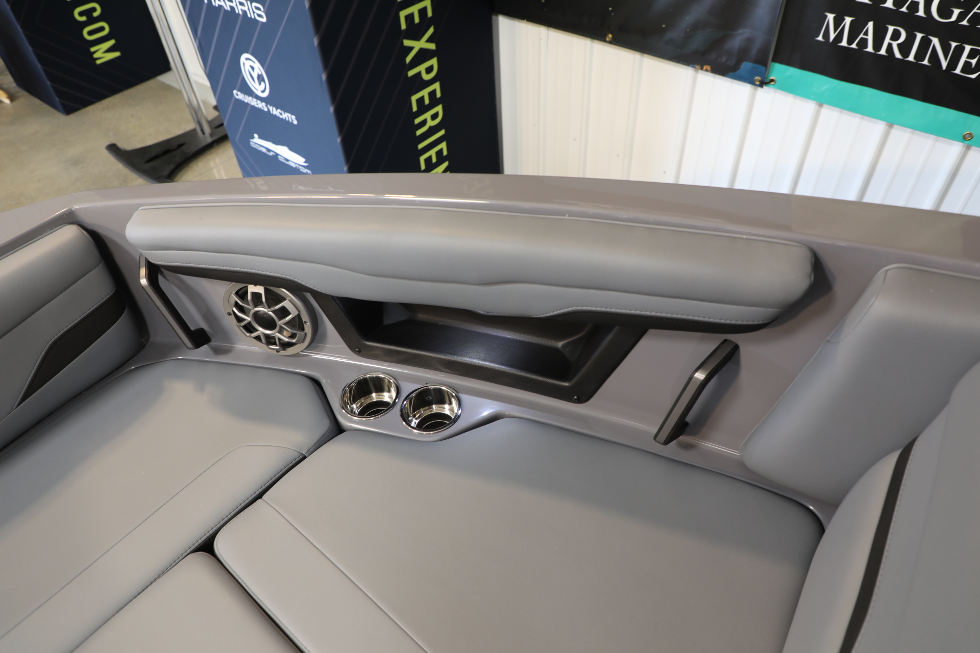 2023 Axis T220 Icon
