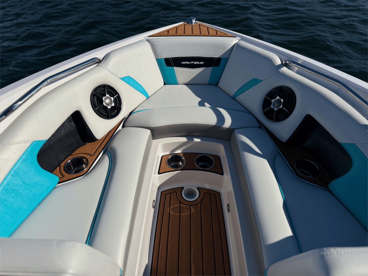 2015 Nautique 210