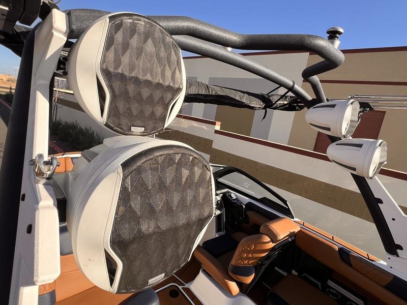 2023 Malibu M220