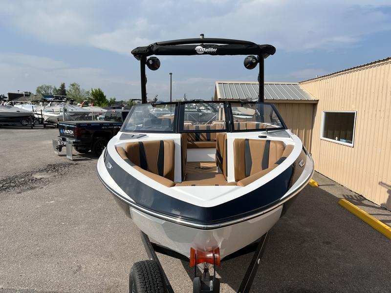 2023 Malibu 22 LSV