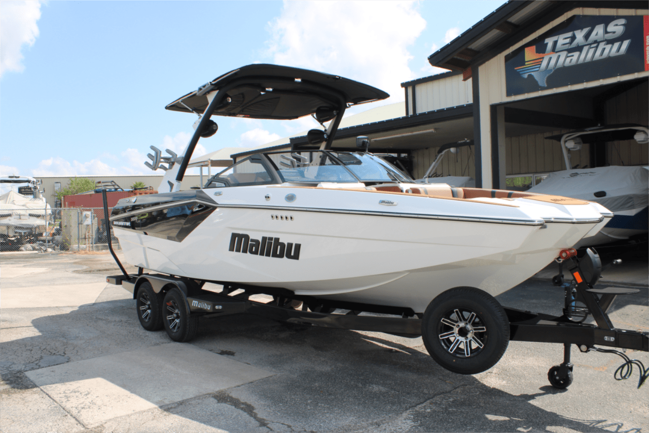 2025 Malibu 23 MXZ