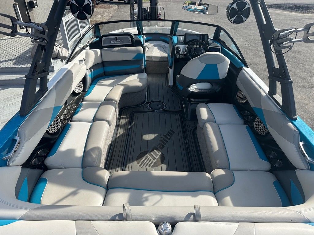2016 Malibu Boats 23 LSV