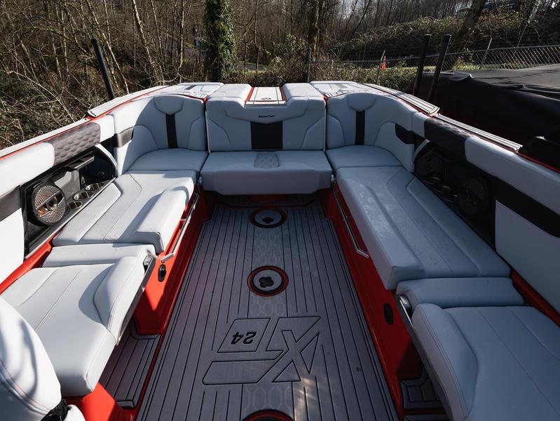 New 2024 MasterCraft XT24