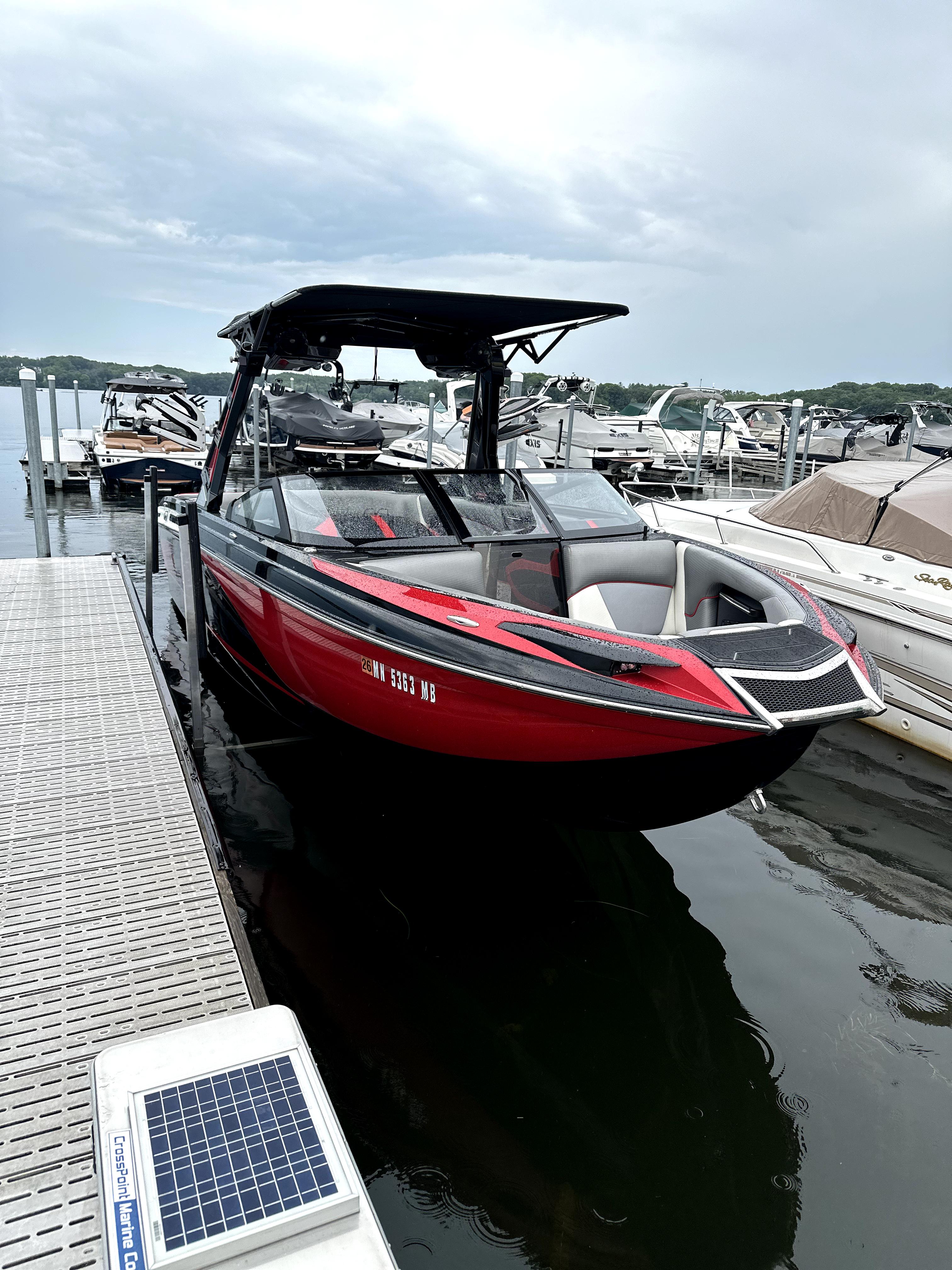 2021 Centurion Ri257 – LOADED w/ added Stern Thruster!