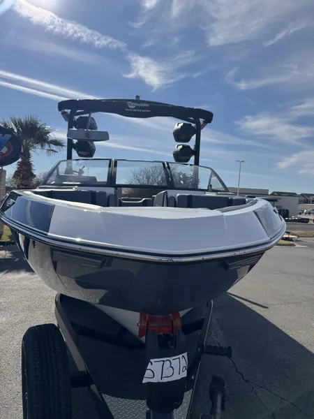 2025 Malibu 23 LSV