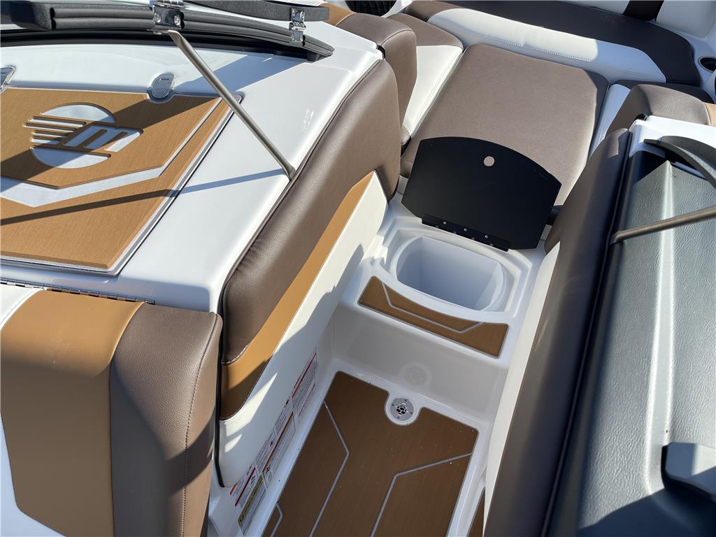 2024 Malibu Boats Wakesetter 21 LX