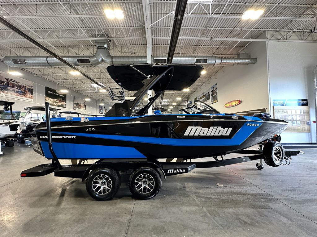 2023 Malibu 21 LX