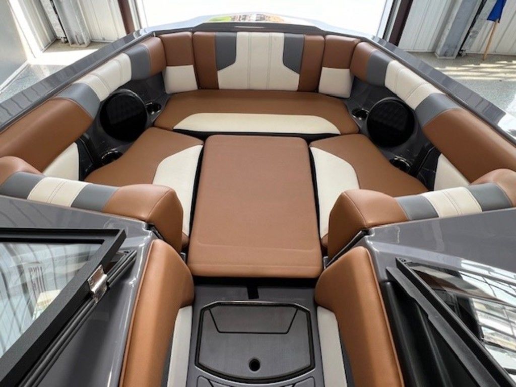2024 Malibu Boats 21 LX