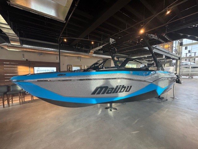 2025 Malibu 22 LSV