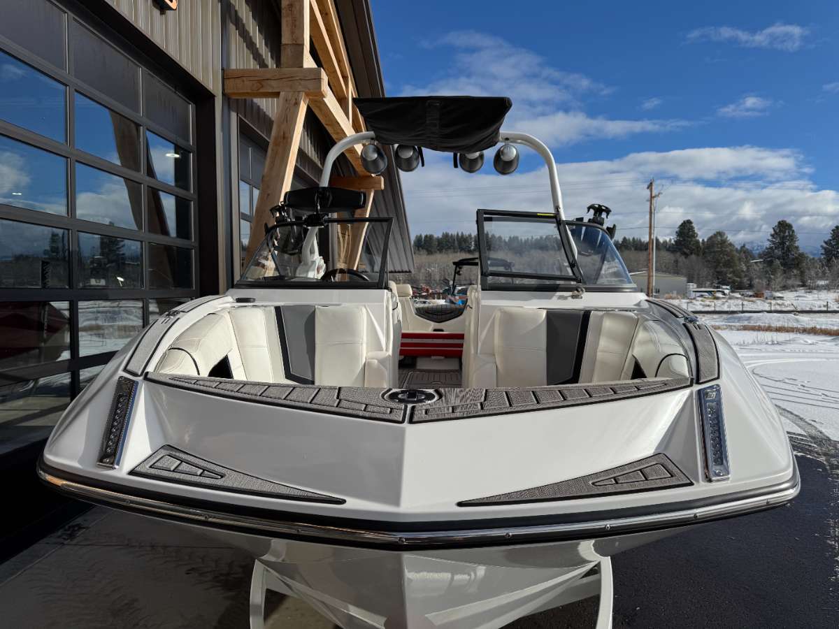 2018 Nautique G23