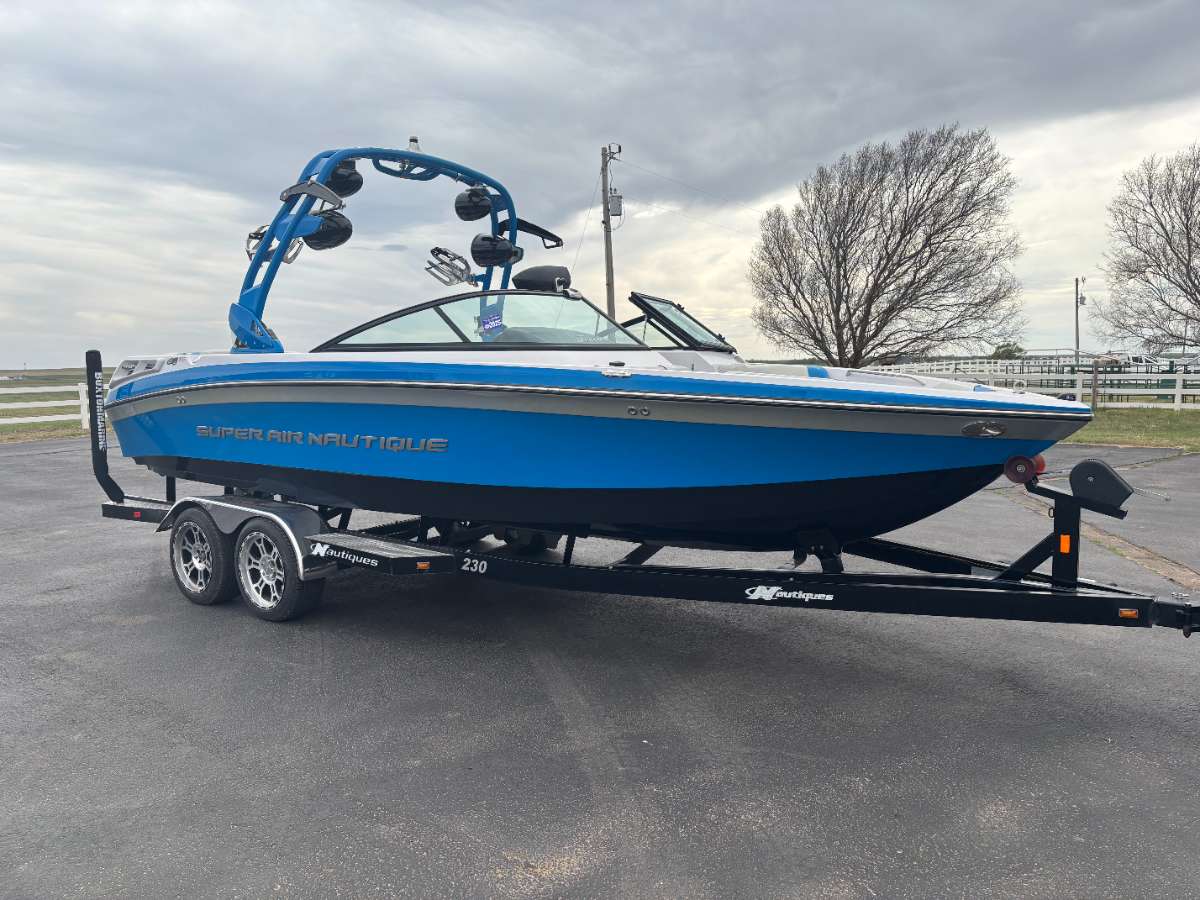 2011 Nautique Super Air 230