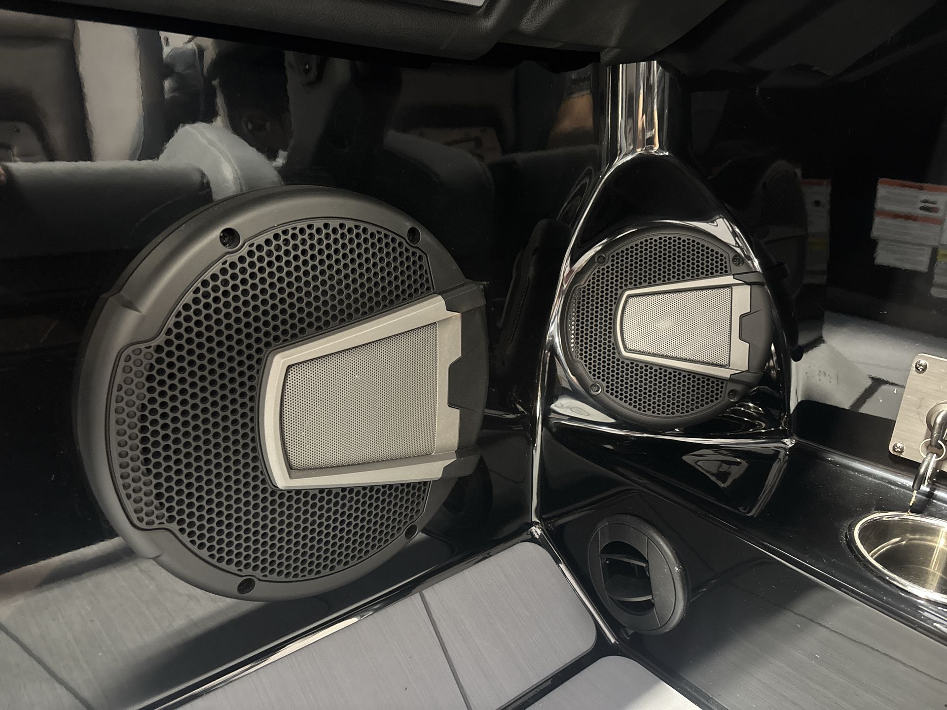 2025 Axis A225 Icon